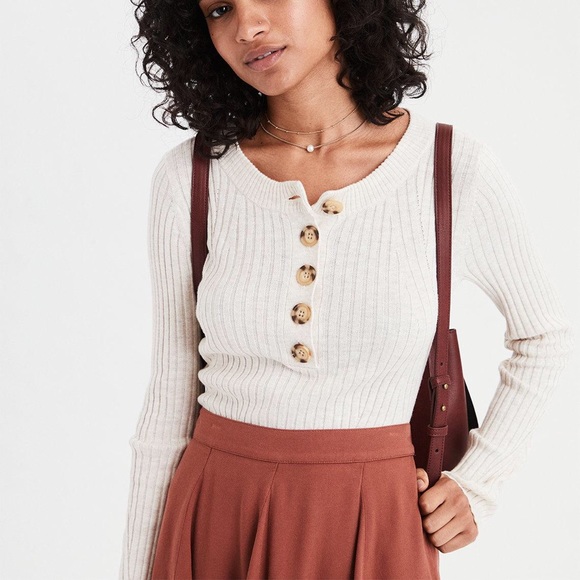 Fitted Ribbed Henley Sweater 
